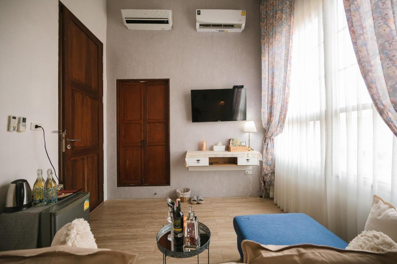 White Wall Riverfront Hotel Kamphaeng Phet Exterior foto