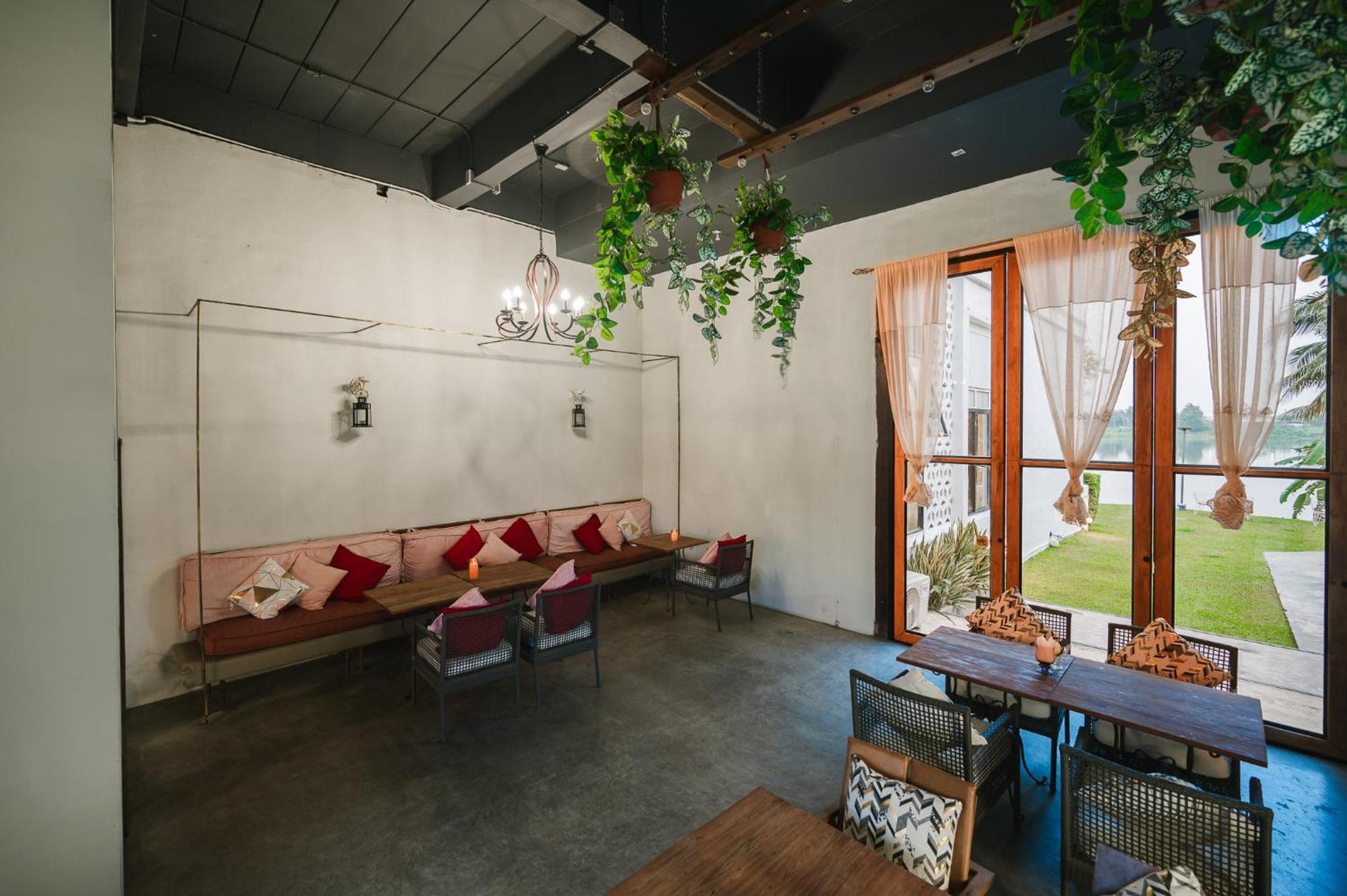White Wall Riverfront Hotel Kamphaeng Phet Exterior foto